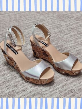Karl Lagerfeld womens Carin platform wedge sandals silver size 9